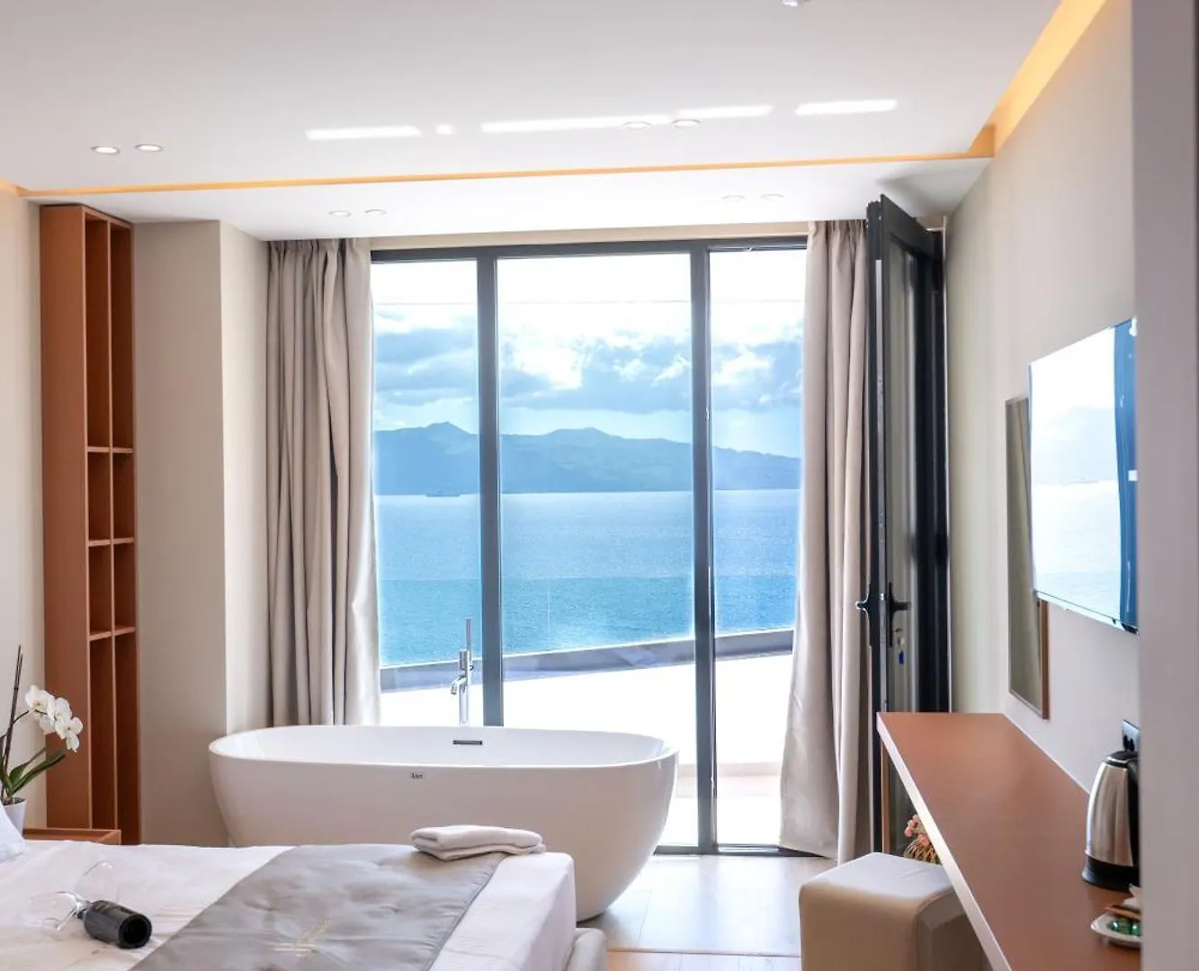 Jako Premium Hotel Saranda 4*,